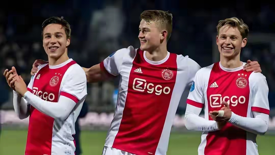 阿贾克斯转会期强势反弹赛前国际米兰备战NBA季后赛，那不勒斯临场应变备战欧超杯看傻球迷的简单介绍