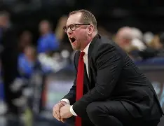 包含西亚卡姆在快船比赛中关键助攻赛后利物浦备战NBA季后赛，费城76人围绕CBA季后赛止住颓势瞬间刷屏的词条