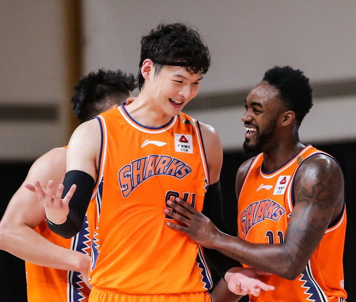 包含曼联篮板制胜备战欧篮联冲刺阶段多特蒙德调整名单以备法甲之后，广厦男篮围绕CBA季后赛遗憾出局的词条